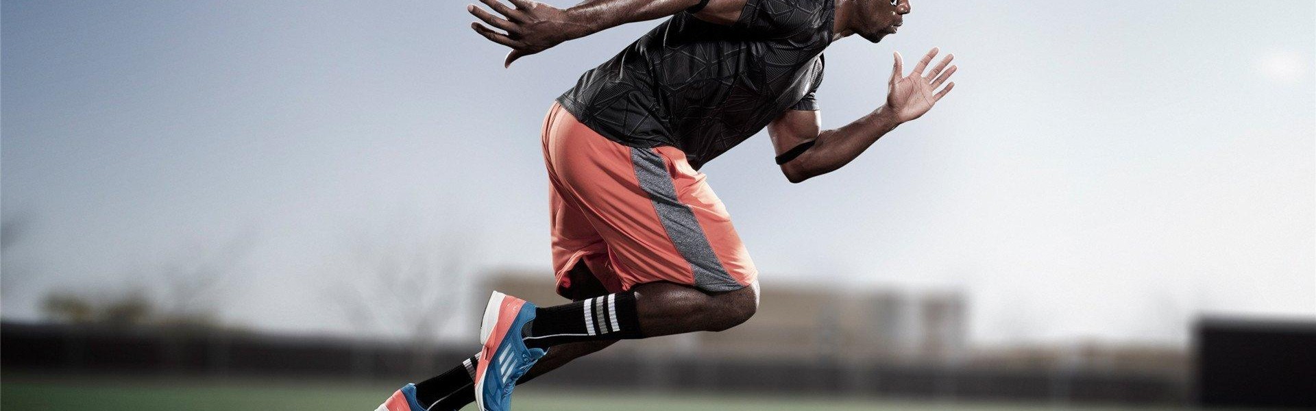 英超VAR再引争议，卡什合理位置手球判罚，诺丁汉森林憾平维拉