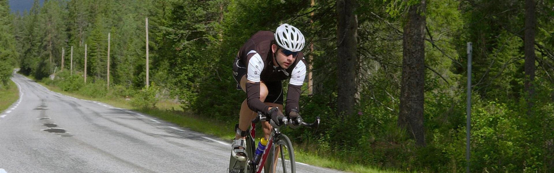 英超疯狂对决！利物浦4-3险胜富勒姆，防守漏洞百出，世界波救主成焦点