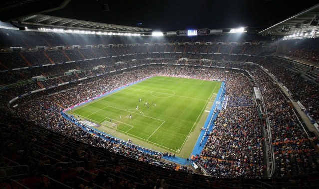 北京冬奥会场馆建设迈入新阶段，首都体育馆场馆群工程全面复工，助力冰雪运动发展