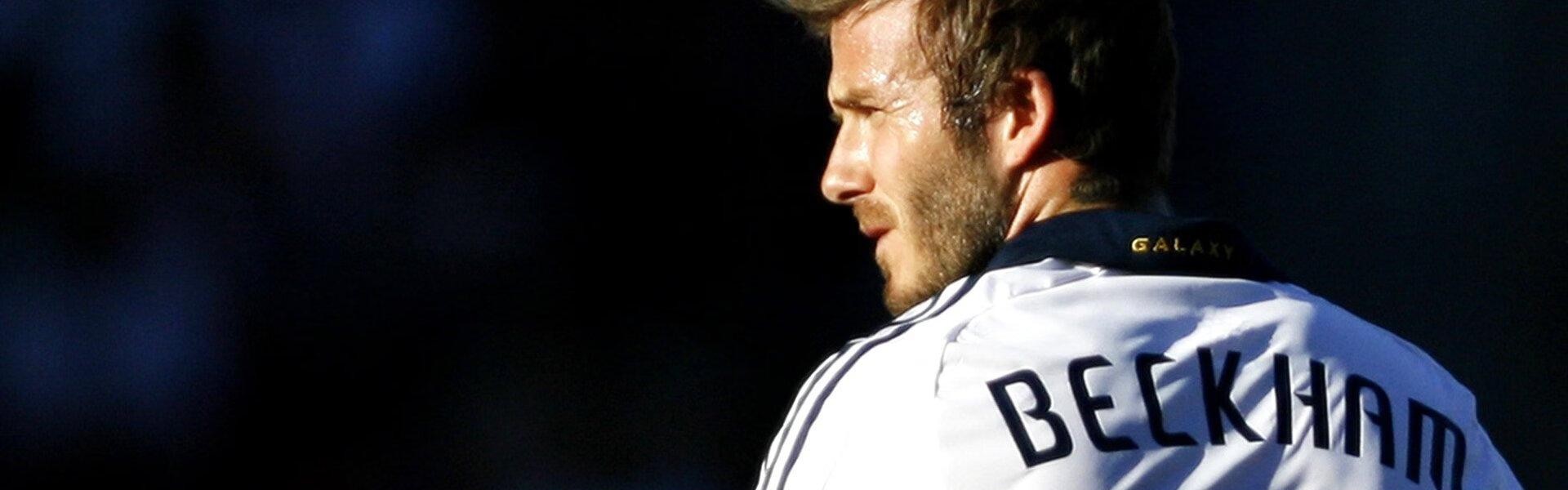 新赛季英超首球诞生！埃基蒂克破门后致敬若塔，点燃社区球场激情