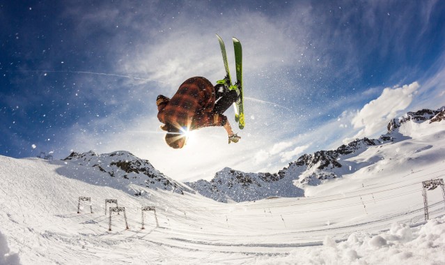 比利亚雷亚尔欧冠折戟陷绝境 联赛强势难掩双线失衡困局
