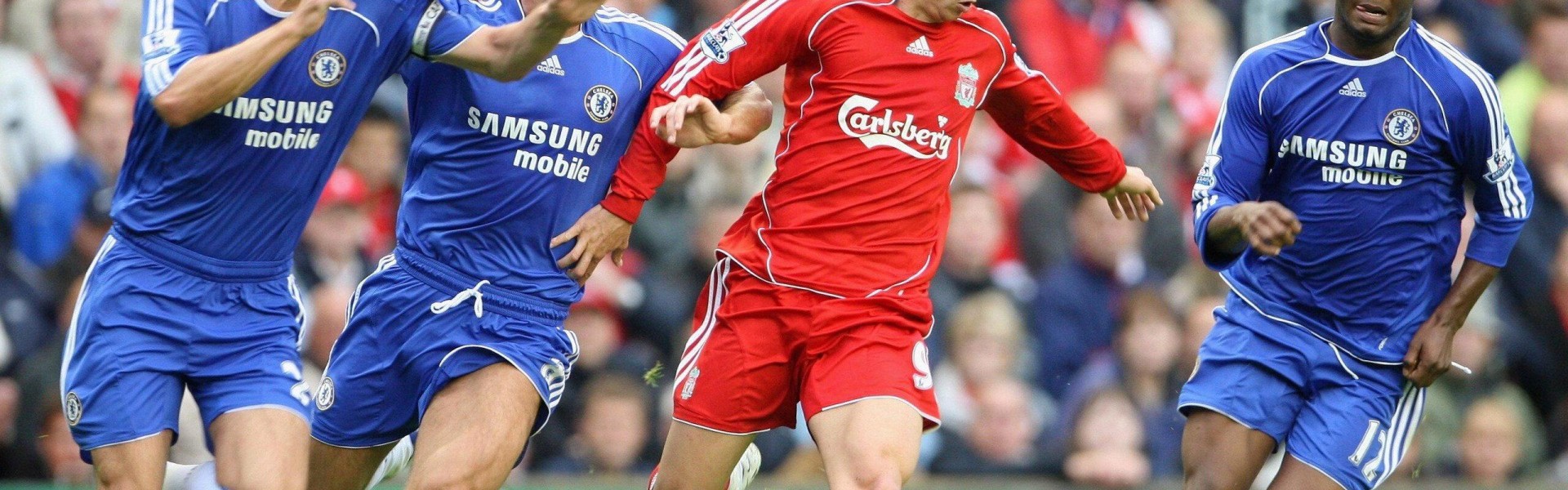 新罗贝里？孔帕尼直言尚早，我曾与传奇并肩，迪亚斯与奥利塞需先赢下重要奖杯