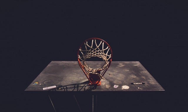 佩顿二世高效攻防闪耀赛场 13分钟贡献8分2抢断成关键奇兵