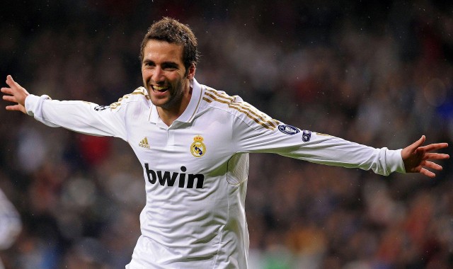 沙特豪门亚冠狂胜！中立场变主场 无外援限制引爆攻势足球