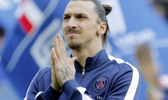 老将坐镇防线焕新颜，荷兰轻取关键战距世界杯仅咫尺之遥