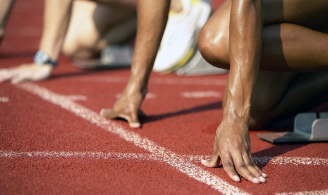 防线残阵考验何塞战术智慧，大连人客战强敌力拼积分