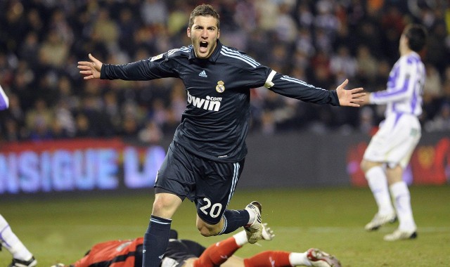 青春风暴席卷网坛！18岁新星约维奇力克世界前十，豪取赛季十连胜创纪录